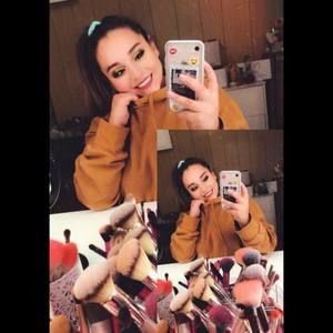 Meet your Posher, Sharon